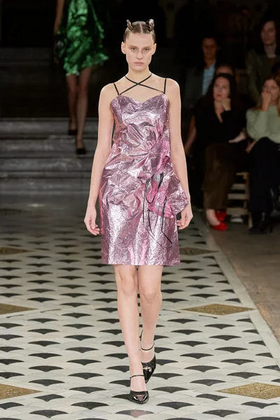 Look 15